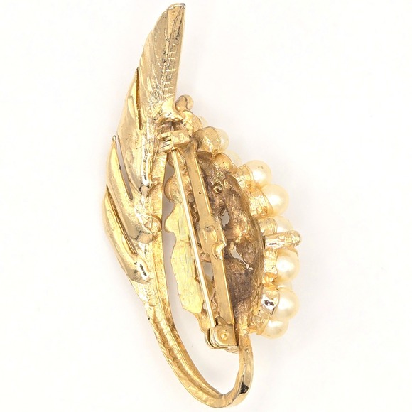 Vintage Gold Tone Leaf Cluster Faux Pearl Brooch Pin - Picture 3 of 4